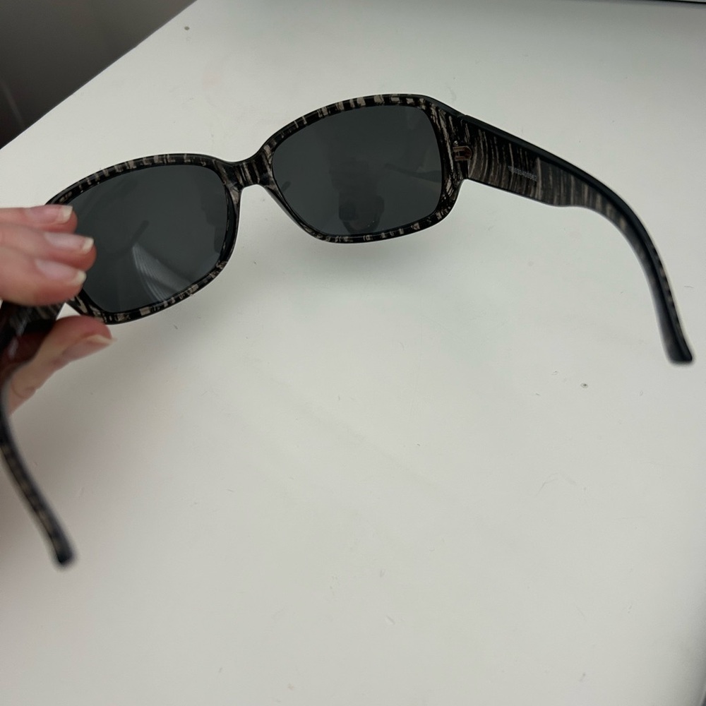 Rectangular Frame Black Patterned Sunglasses - Picture 3 of 8